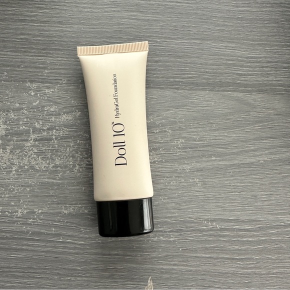 DOLL 10
HYDRAGEL FOUNDATION - Picture 2 of 4